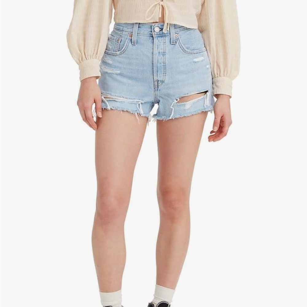 NWOT Levi’s 501 Distressed Denim Shorts